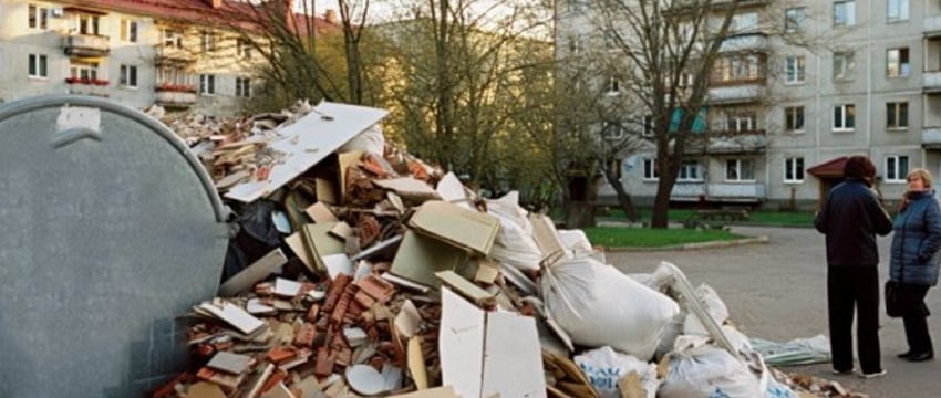 Что будет, если выбросить строительный мусор в обычный контейнер? Есть ответ