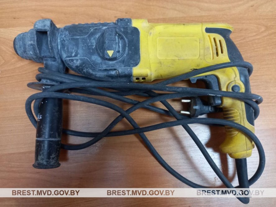 В Бресте мужчина похитил с бывшей работы стройинструменты