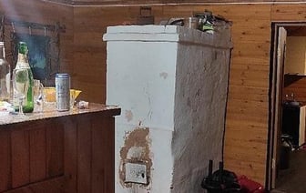 Мужчина много выпил, пока друзья вышли покурить, и умер