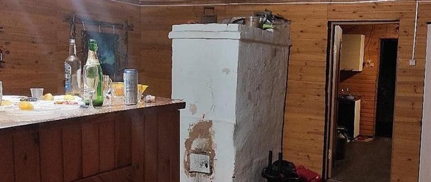 Мужчина много выпил, пока друзья вышли покурить, и умер