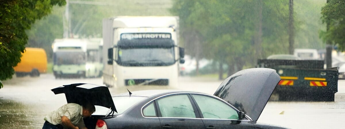 До 15 тысяч рублей. На СТО рассказали, сколько минчанам пришлось платить за ремонт затопленных машин после шторма в июле