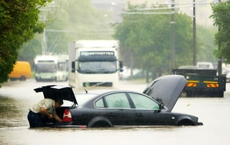 До 15 тысяч рублей. На СТО рассказали, сколько минчанам пришлось платить за ремонт затопленных машин после шторма в июле
