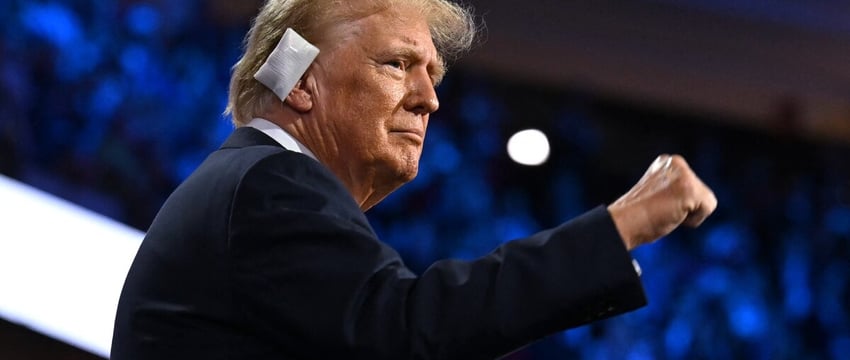 "Бог был на моей стороне": Дональд Трамп вспоминает, как в него стреляли во время митинга