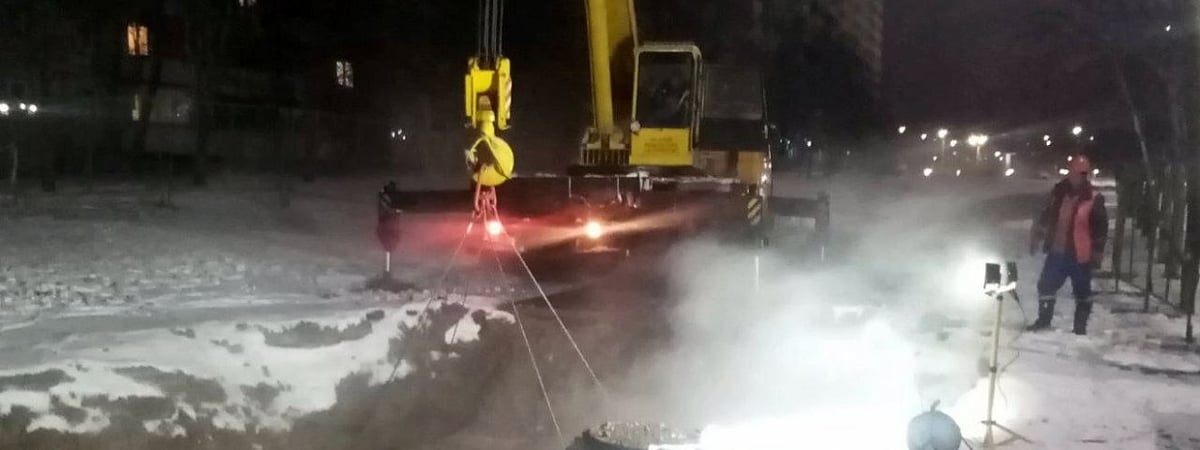 Строители метро оставили дома в центре Минска без воды. Куда пригнали водовозы?