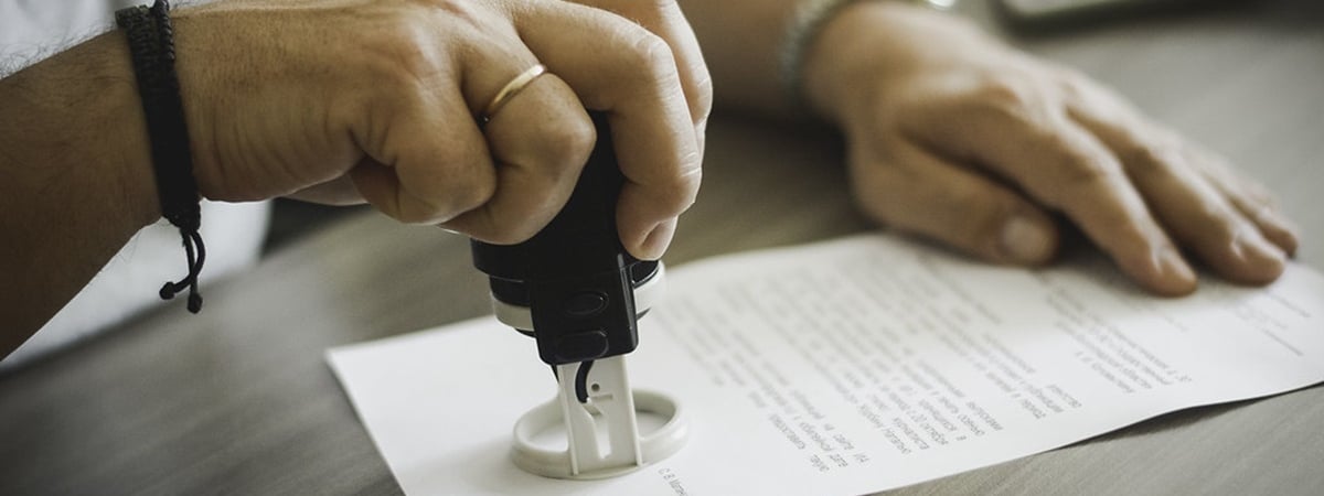 Можно ли белорусским фирмам отказаться от печатей на документах? Ответ юриста удивит многих — Полезно