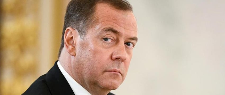 Медведев прокомментировал возможность покушения на Зеленского