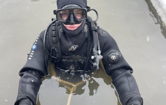 Брестские десантники проходят водолазную подготовку