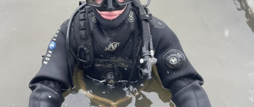 Брестские десантники проходят водолазную подготовку