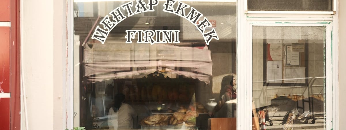 Прокуратура ЕС расследует обвал на вокзале в Сербии, вызвавший массовые протесты