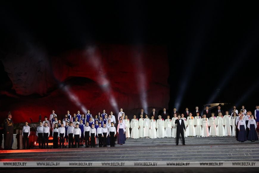 Около 20 тыс. человек стали участниками митинга-реквиема в Брестской крепости