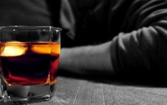 Брестчанин выпил дома бутылку виски и умер