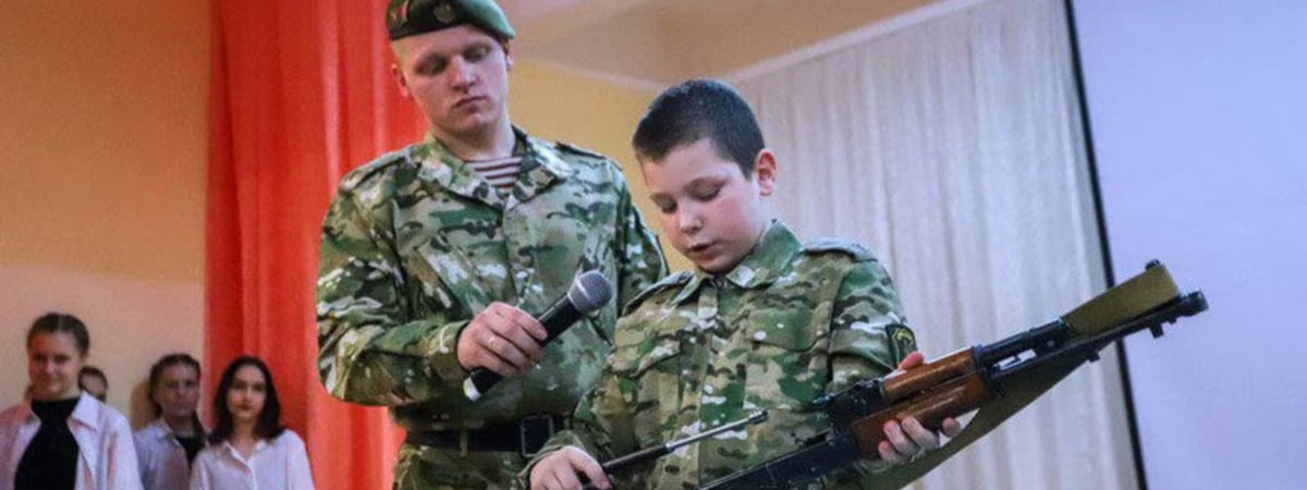 У Беларусі будуць вучыць школьнікаў, як дапытваць і абшукваць