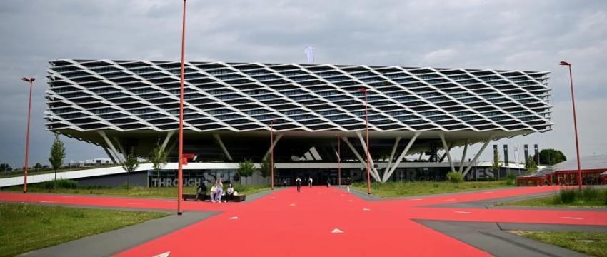 Обыски прошли в офисах Adidas в Германии