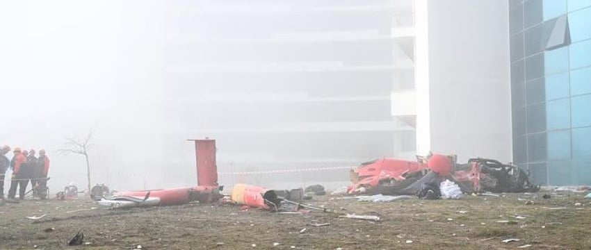 Вертолет врезался в здание больницы в Турции