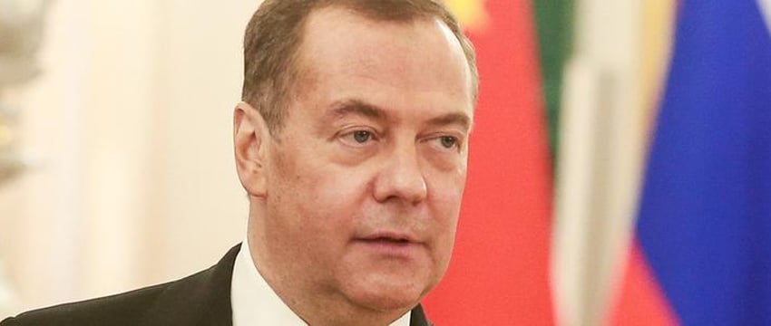 Медведев назвал Байдена "редким идиотом"