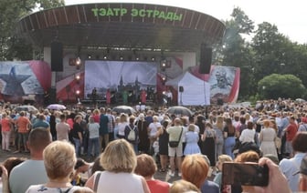 Хор Турецкого исполнил «Песни Победы» в Бресте