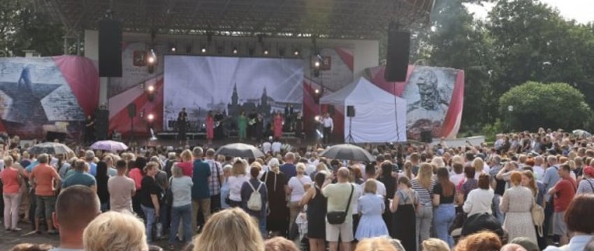 Хор Турецкого исполнил «Песни Победы» в Бресте