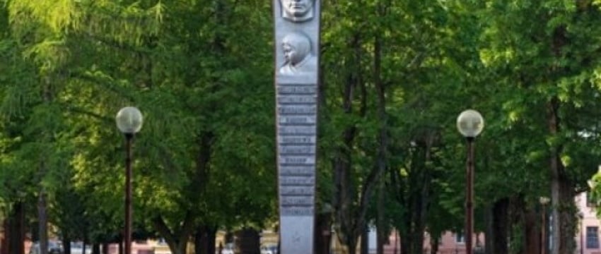 В Бресте приступили к капитальному ремонту памятника в честь воинов-освободителей