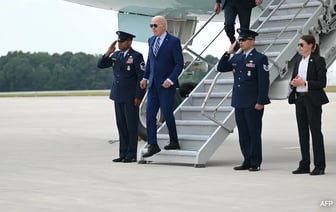 Байден прибыл в Грузию для участия в президентских дебатах с Трампом.