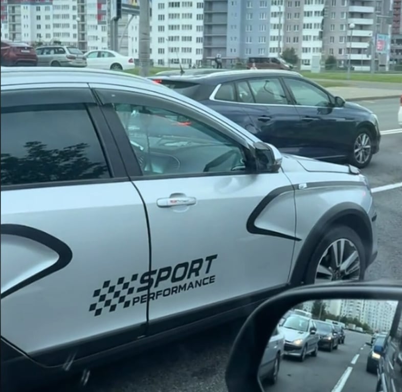 Была «Веста» — стала «Невеста». Белорус удивил тюнингованной Lada