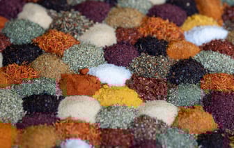 Клубника — 3,5 рубля. За сколько на Комаровском рынке продают черешню, землянику и лисички? — Видео