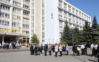 Стало известно, кого в этом году примут в вузы без вступительных экзаменов