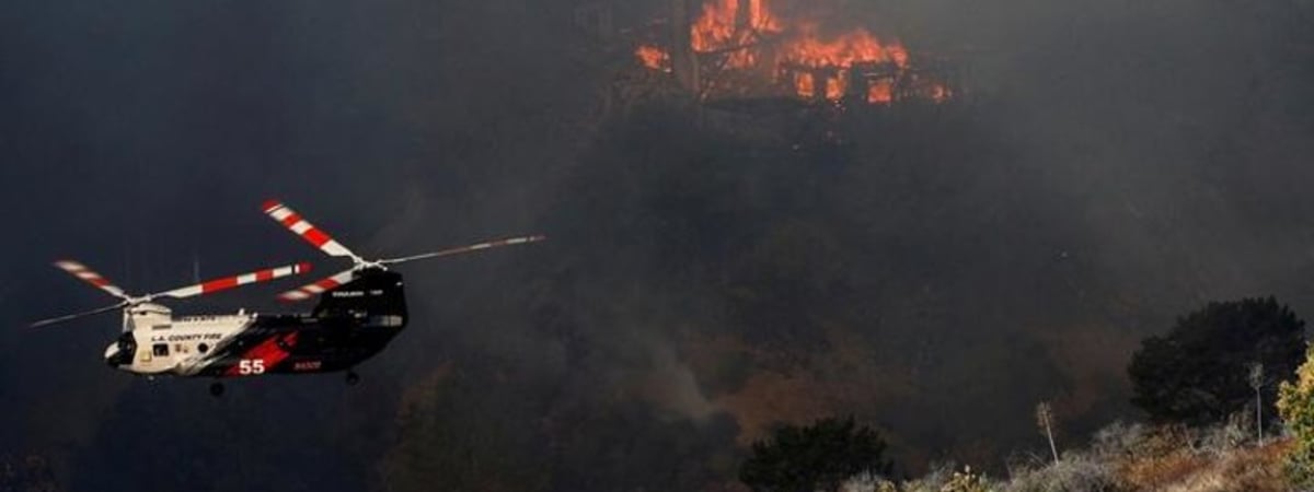 Пожары в Лос-Анджелесе угрожают району особняков звезд, погибли уже 24 человека