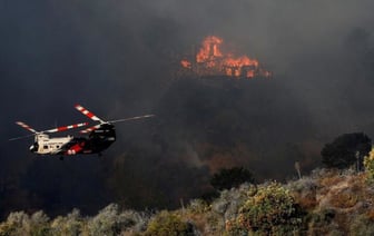 Пожары в Лос-Анджелесе угрожают району особняков звезд, погибли уже 24 человека