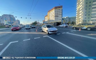 В Гродно водитель поехала на «красный» и сбила пешехода