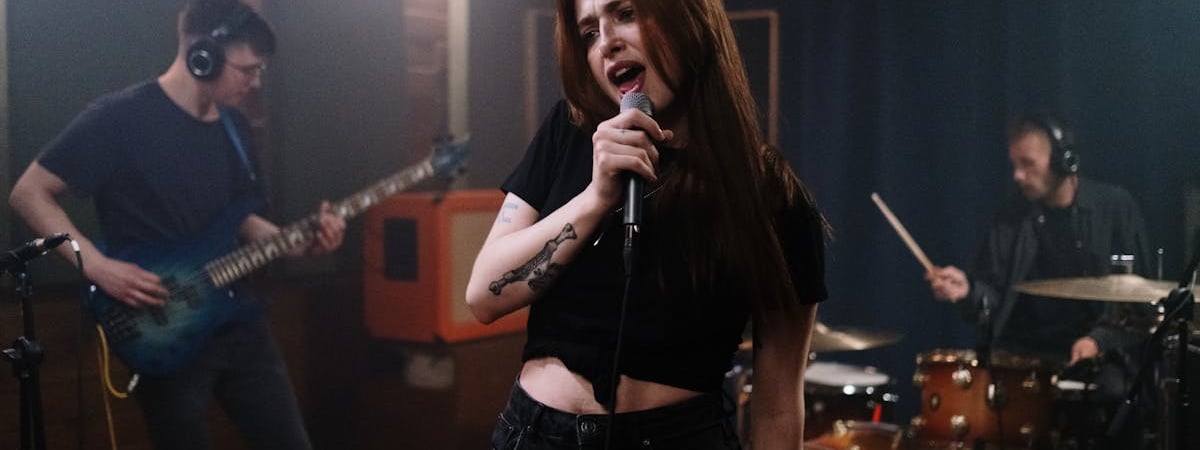 Вокалистка Irdorath вместе с гитаристом Лявона Вольского открыла бесплатный вокальный кружок для детей политзаключенных