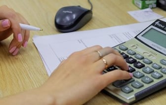 Как родителям студента уменьшить подоходный, рассказали в налоговой