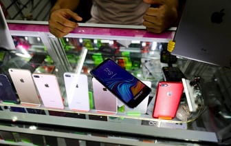 В МНС предупредили белорусов о схеме «мобильных перекупов». Как проверить «чистый» ли телефон в два клика?