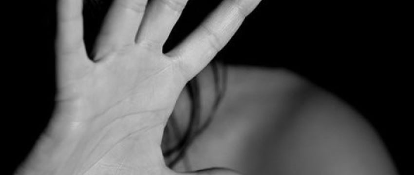 «Решил её успокоить». В Бресте мужчина накинул на шею бывшей жене пакет