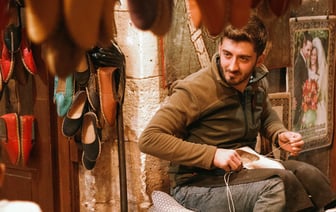 В Минске покупатель изрезал себе руки, потому что ему не дали украсть товары на 400 рублей