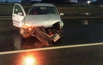 В Бресте Volkswagen врезался в отбойник