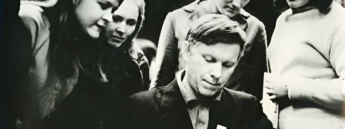 Музей истории белорусской литературы пригласил минчан на выставку картин Василия Быкова