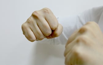 Жена боялась мести и не обращалась в милицию — в Волковыске мужчина напивался и избивал супругу