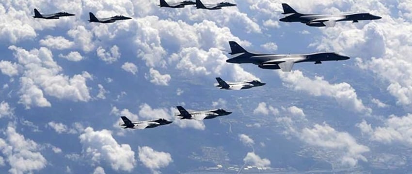 Россия заявляет, что перехватила американские бомбардировщики над Арктикой.