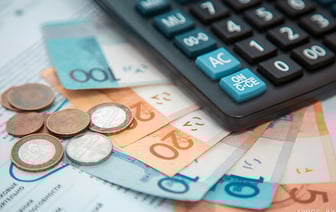 В Минюсте рассказали, когда у белорусов могут взыскать 70% зарплаты — Официально