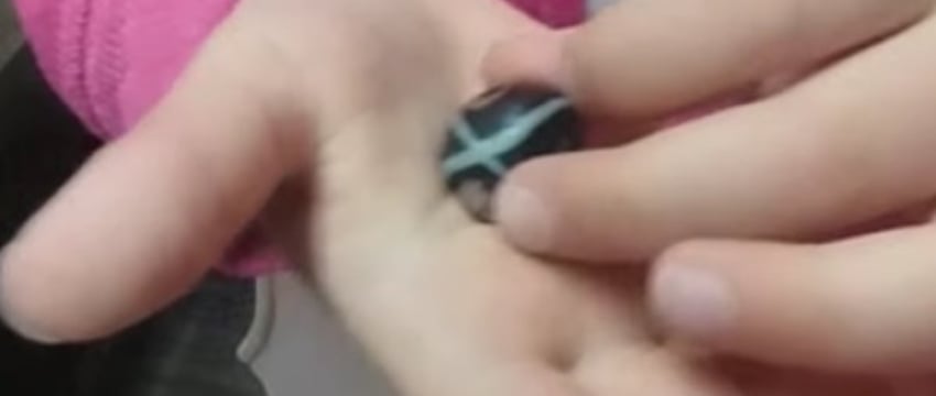 В Беларуси девочка гуляла во дворе и нашла артефакт, которому больше тысячи лет