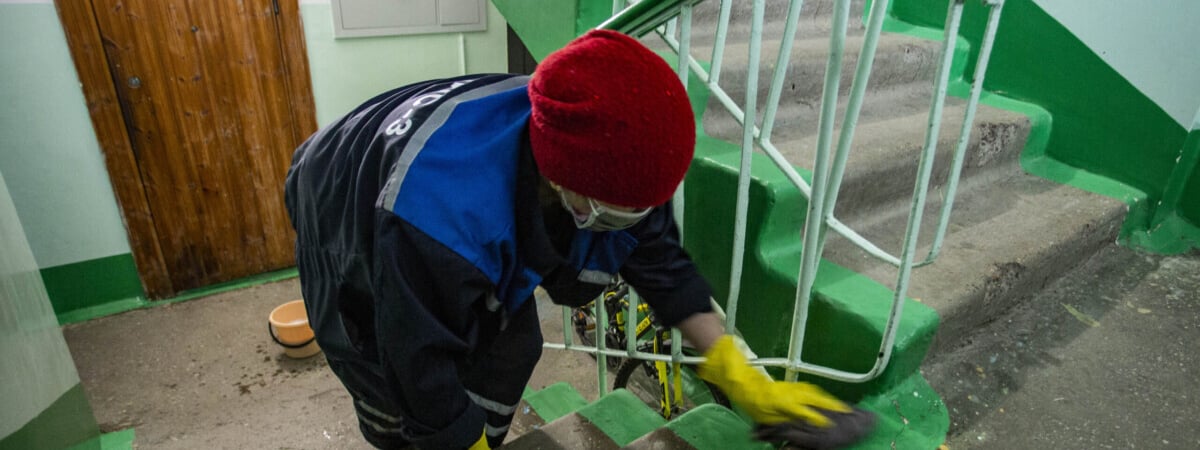 В ЖКХ объяснили белорусам, почему плата за уборку подъезда зависит от площади квартиры. А можно не платить? — Полезно