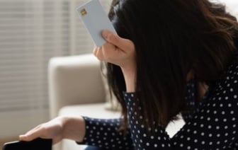 Ни денег, ни одежды. Женщину из Брестской области «развели» мошенники