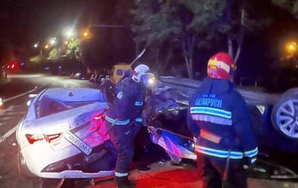 В Минске работник автомойки угнал Tesla и протаранил пять припаркованных автомобилей