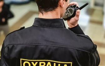 В каких случаях охранник имеет право попросить покупателя показать пакет с купленной продукцией или проверить сумку, рюкзак?