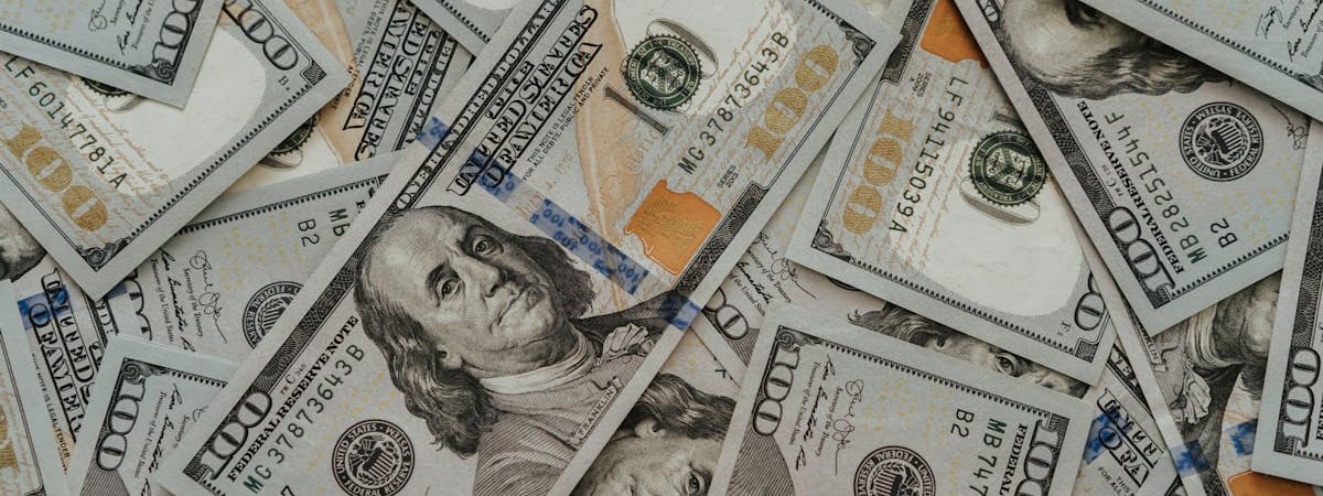 Белорусский рубль подрос к доллару и юаню 15 января на торгах БВФБ