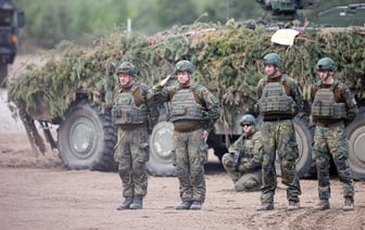 Трое иностранных солдат на военном авто пропали после учений в Литве вблизи белорусской границы