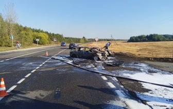 В Зельве столкнулись и загорелись два автомобиля — есть пострадавшие