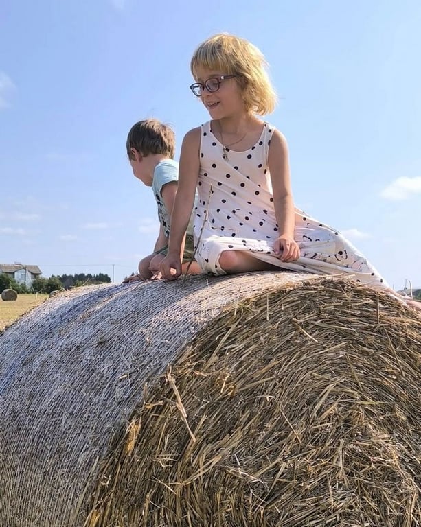 После усыновления ребенка в семье появился и родной. Трогательная история пары из Беларуси