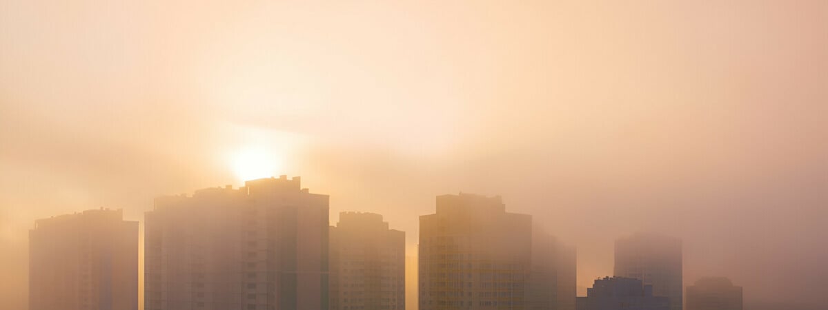 Синоптики назвали источник дыма над Беларусью. Где концентрация примесей достигла опасных значений? — Видео