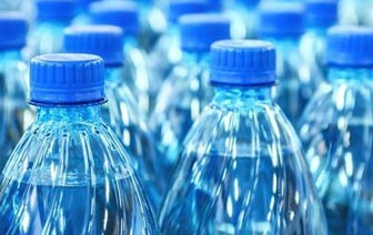 Ученые выяснили, что вода из пластиковых бутылок может вредить здоровью